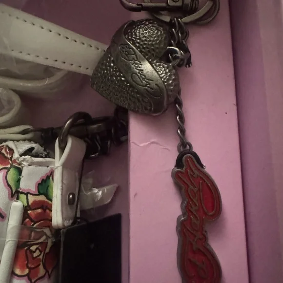 Ed Hardy White Tattoo Heart & Skull Baguette Bag - Picture 5 of 7